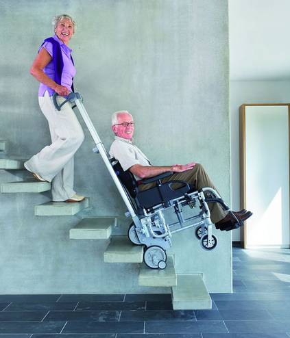 Ratgeber Treppen und Stufen in sitzender Position mit Hilfsmitteln  überwinden - Tipps und Lösungsbeispiele zum Einsatz von  Treppensteiggeräten 